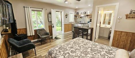 1 bedroom, desk, iron/ironing board, WiFi