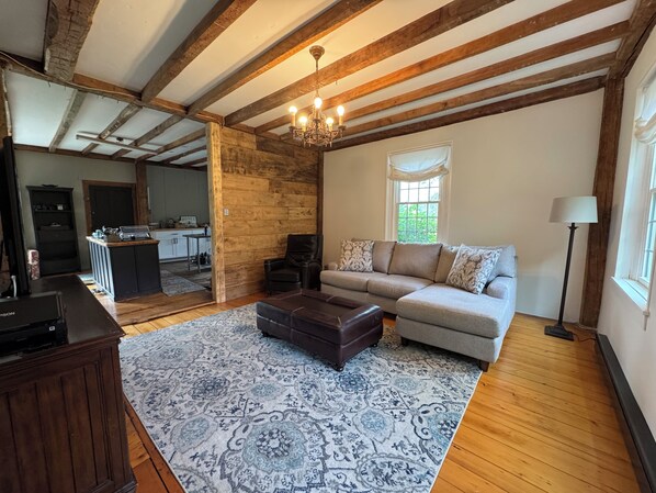 Televisión y chimenea 