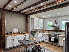 Un four, surface de cuisson