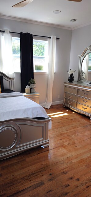 2 bedrooms, iron/ironing board, WiFi, bed sheets