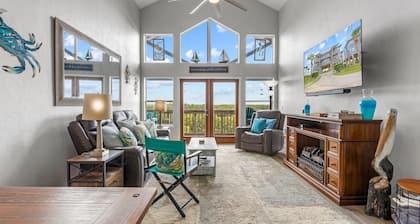 The Crane's Nest: Charming Waterfront Retreat