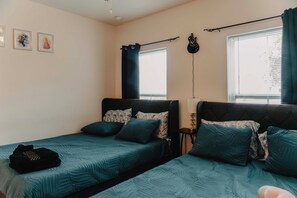 4 bedrooms, iron/ironing board, WiFi, bed sheets