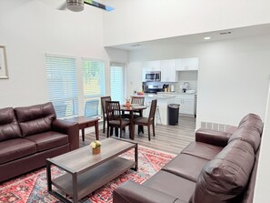 Smart TV, fireplace