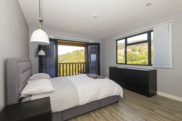 1 slaapkamer, een kluis op de kamer, een strijkplank/strijkijzer