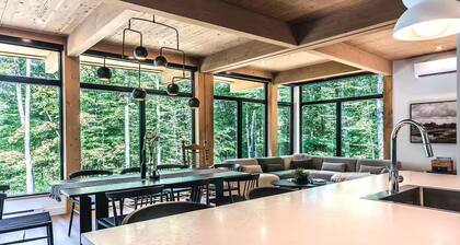 Chalet Van Haven – Spacious Mountain Chalet w/ Hot Tub, Lake Access & Game Room