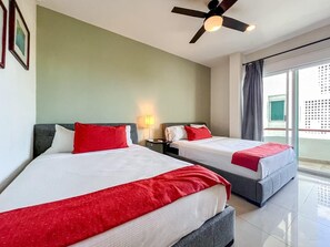 3 Schlafzimmer, Reisekinderbett, kostenloses WLAN, Bettwäsche