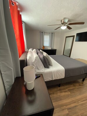 3 bedrooms, iron/ironing board, WiFi, bed sheets