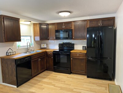 Cozy 3-bed home close to beautiful beaches.