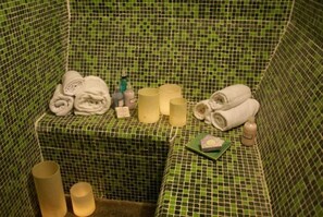 Hot tub, steam room - El Oasis Apart Hotel (San Martín de los Andes)