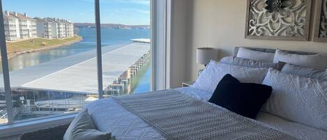 3 bedrooms, iron/ironing board, internet, bed sheets