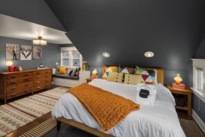 4 bedrooms, iron/ironing board, WiFi, bed sheets