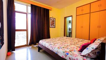 3 dormitoris, planxa i posts de planxar, wifi i roba de llit