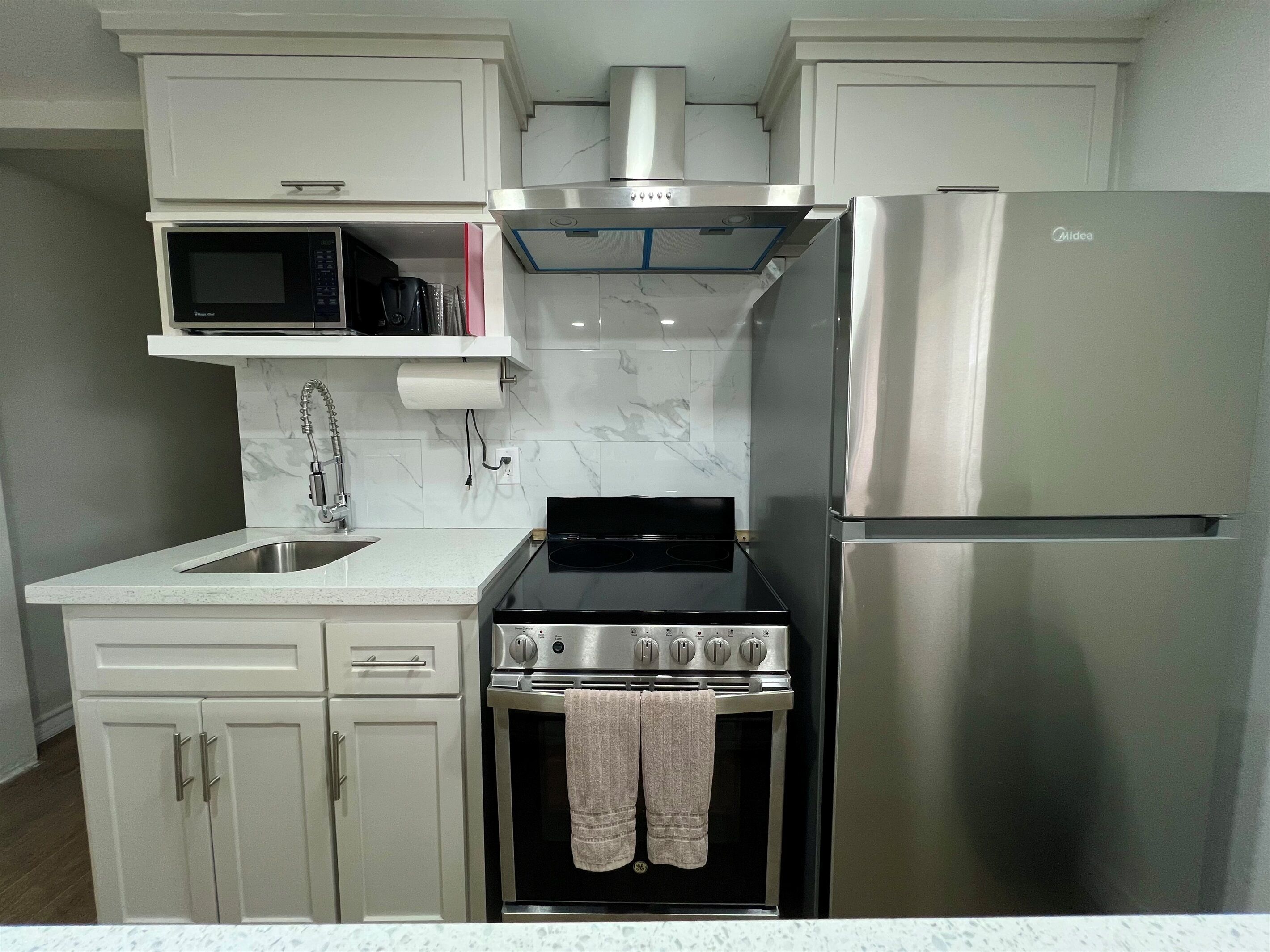Fridge, microwave, oven, stovetop