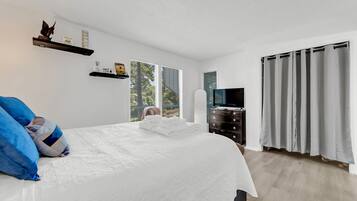 2 slaapkamers, een strijkplank/strijkijzer, gratis wifi, beddengoed