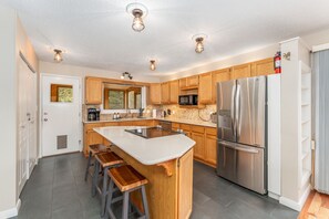 雪櫃、微波爐、焗爐、爐具