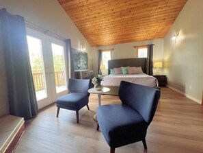 5 bedrooms, desk, iron/ironing board, travel cot