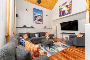 電視、壁爐、足球機、音響