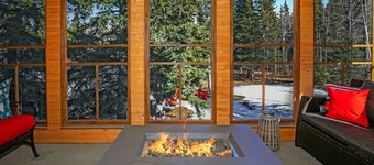2-Minute DRIVE to Jasper National Park | 5 Bedrooms / 4 Bathrooms & 8 Beds