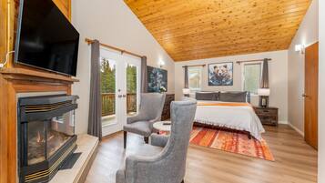 5 bedrooms, desk, iron/ironing board, travel crib