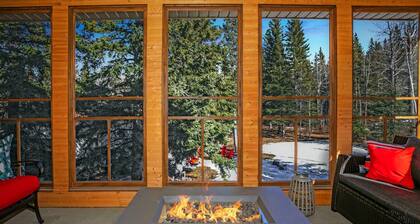 2-Minute DRIVE to Jasper National Park | 5 Bedrooms / 4 Bathrooms & 10 Beds!