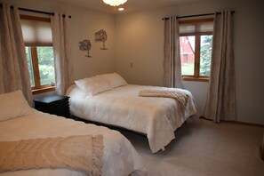 6 bedrooms, iron/ironing board, free WiFi, bed sheets