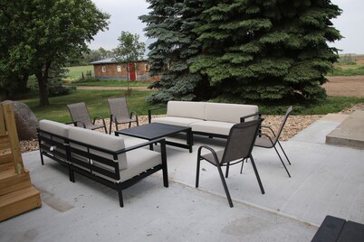 Spacious 6-bedroom farmhouse in lovely Chamberlain