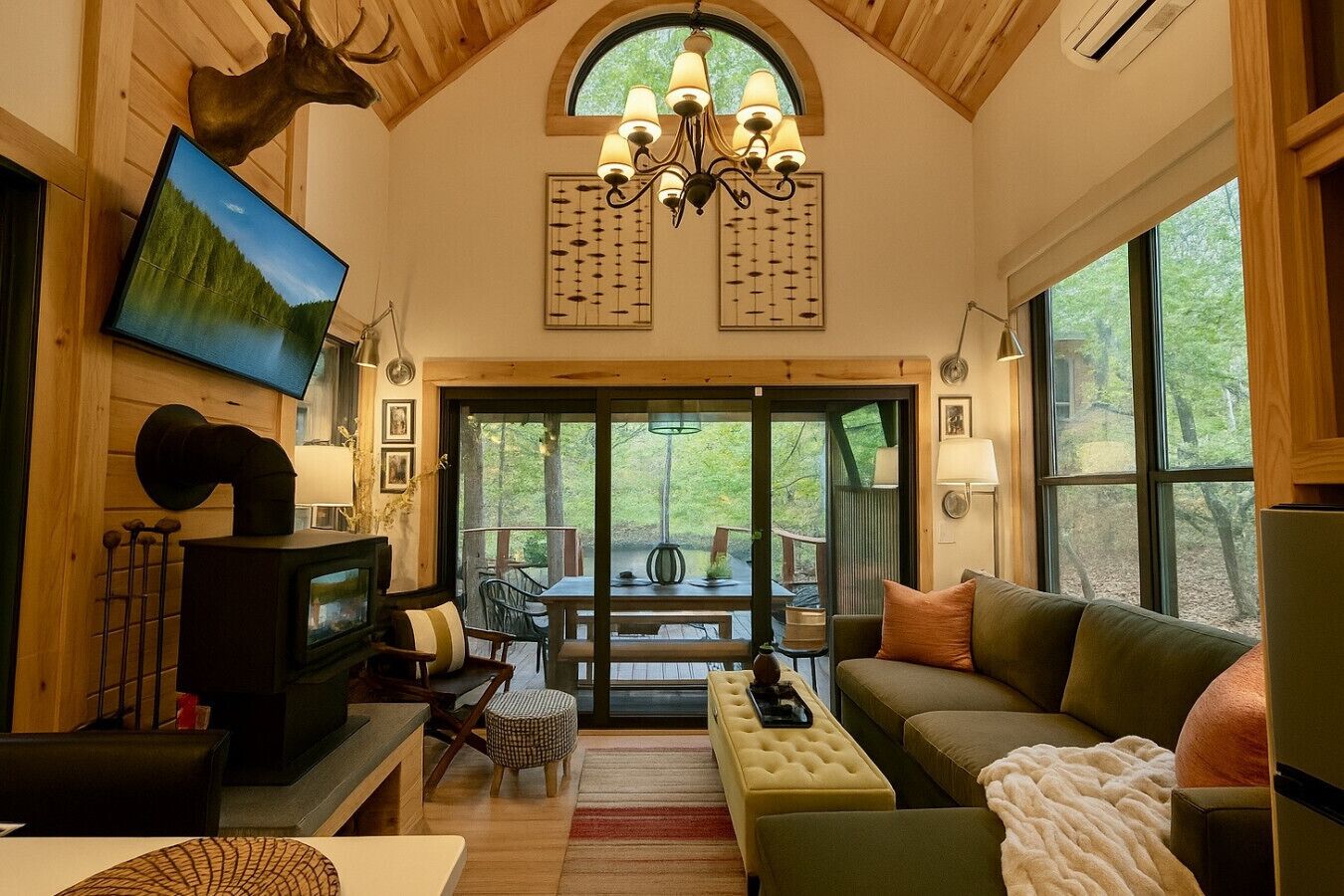 TV, DVD player, books, stereo