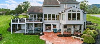 Gorgeous 4-bedroom home nestled in the Blue Ridge mountains minutes from VT