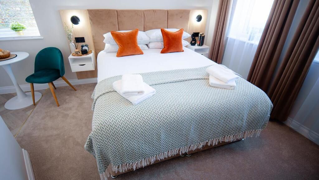 Standard Double Room | Desk, laptop workspace, blackout drapes, iron/ironing board