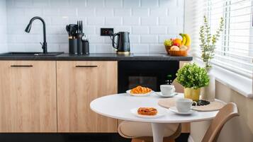 Phòng đôi Deluxe | Bếp riêng | Tủ lạnh, lò vi sóng, lò nướng, bếp nấu