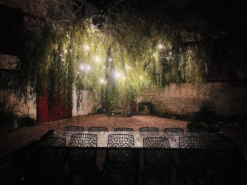 Country house, 2 living rooms, 3 bathrooms, 15 people, large meeting areas