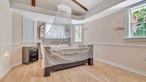 4 chambres, bureau, fer et planche à repasser, accès au Wi-Fi (inclus)