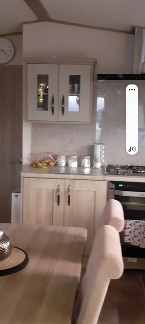 Unclassified image, 5 of 15, button