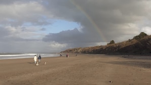 A beach with people walking, a rainbow, and a hilly landscape in the background. - Lodge - Sleeps 4, Near Beach & Free Parking (New Quay)