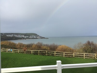 Lodge - Sleeps 4, Near Beach & Free Parking