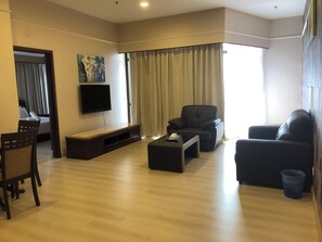 Family Room, 2 Bedrooms, City View | Living area