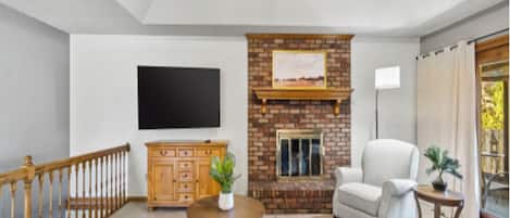 TV, fireplace