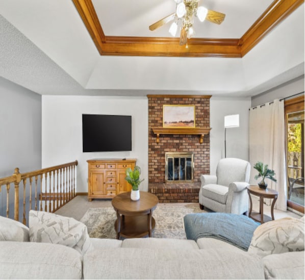 TV, fireplace