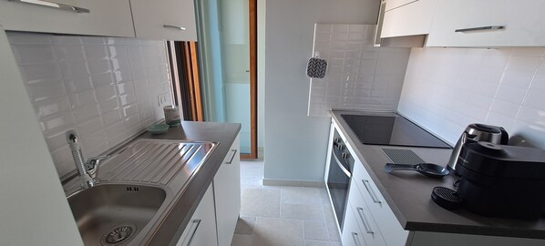 Unclassified image, 1 of 8, button