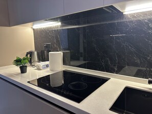 Micro-ondas, fogão, cooktop, lava-louças