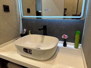 Hair dryer, bidet, towels, soap - NestOne Premium One-Bedroom Apartment (Тоshkent)