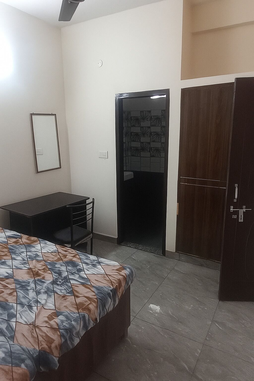 12 habitaciones, wifi y ropa de cama 