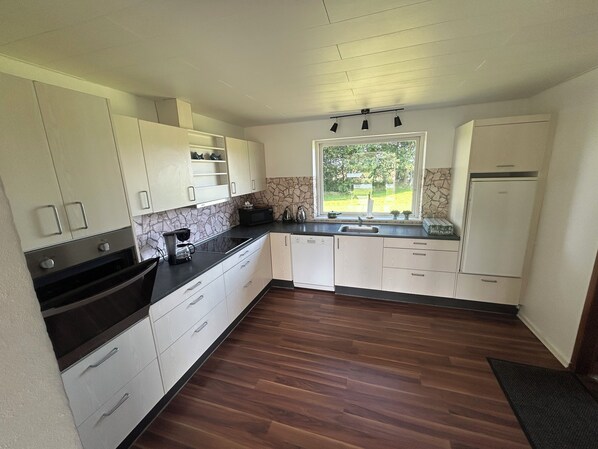 Microwave, oven, stovetop, dishwasher