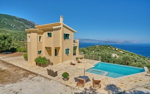 Outdoor pool - Villa Kallisti - Sea View & Private Pool (Corfu)