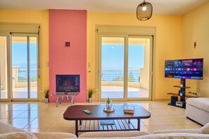 Smart TV, fireplace, music library, stereo - Villa Kallisti - Sea View & Private Pool (Corfu)