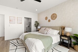 4 habitaciones, tabla de planchar con plancha, cuna de viaje y wifi 