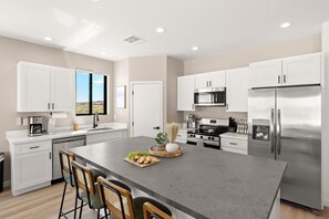 Frigorífic, microones, forn i placa de cuina 