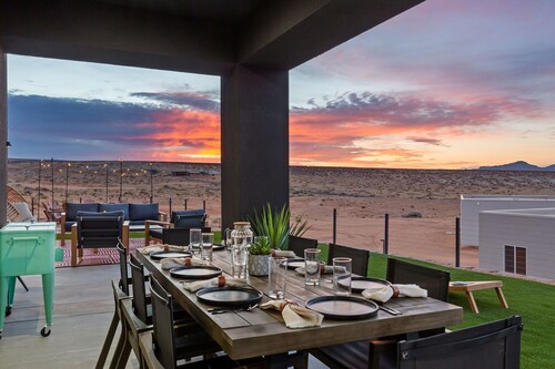 Powell's Edge Retreat - Hot tub+ Pickle-ball + Home Gym + Lake Views + Sleeps 20