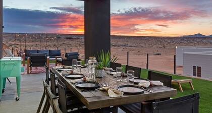 Powell's Edge Retreat - Hot tub+ Pickle-ball + Home Gym + Lake Views + Sleeps 20