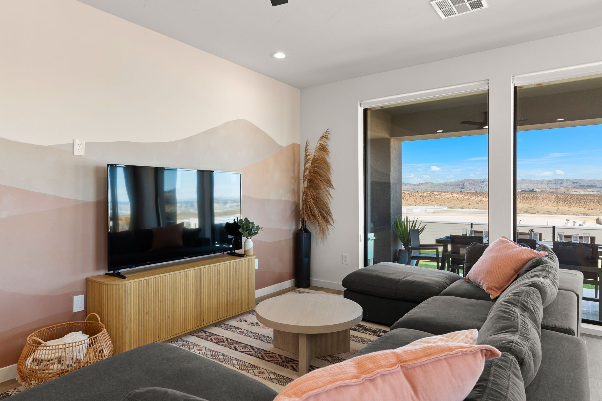 Fernseher, Tischtennisplatte